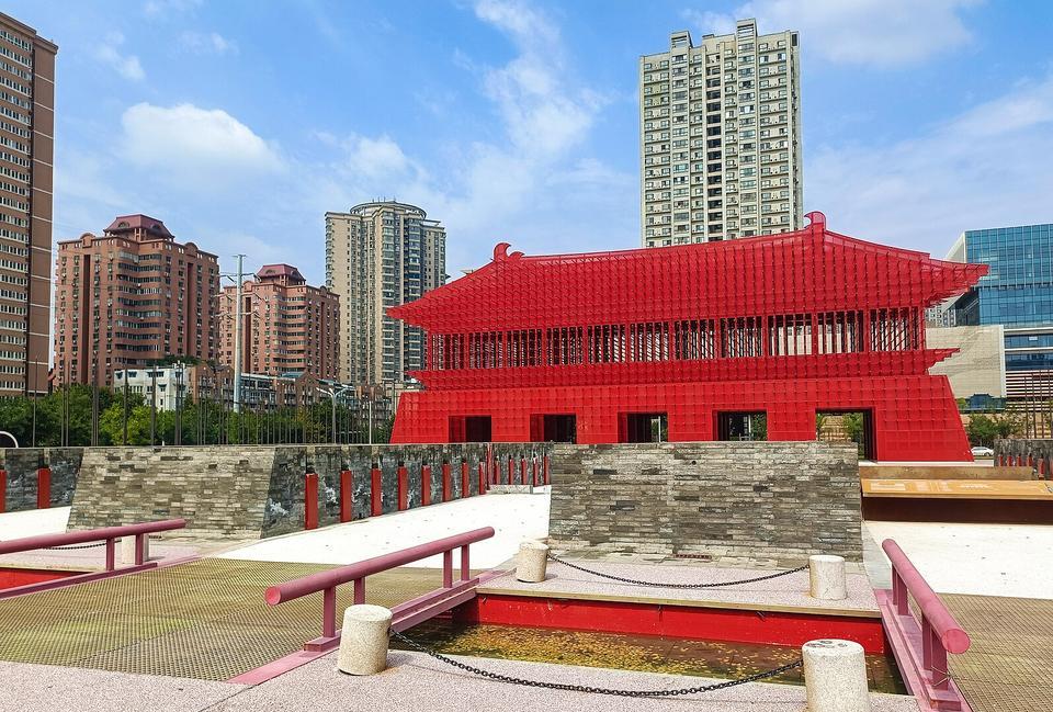 其实洛阳西安的大遗址保护可以多多交流，相互借鉴学习。洛阳独创的覆罩保护模式，已