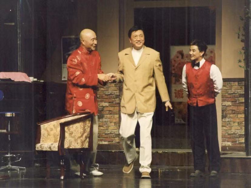72岁陈佩斯，悲痛发文！8月11日，陈佩斯在中文发表了一条动态，字里行间都是