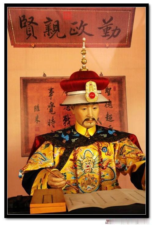 雍正：被骂了三百年的皇帝，为何越来越多人开始佩服他？在清朝皇帝里，雍正绝对是最“奇怪”的一个。他不像