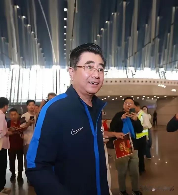 有人想掐足协和男足的脖子了！谁再赞助足球，就不买他们家的产品！终于有人站出来