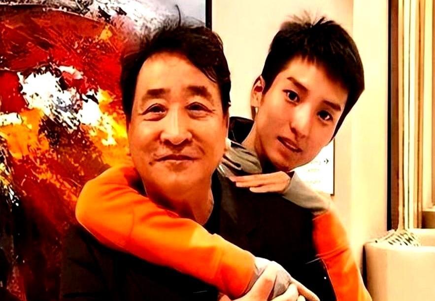 75岁姜昆抱不上外孙，心里空得慌。姜昆不缺钱，就缺一声“外公”。女儿姜姗46