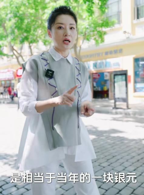 “中央大街的每一块地砖面包石，当时价值一个银元，可谓步步生财。面包石在1926年