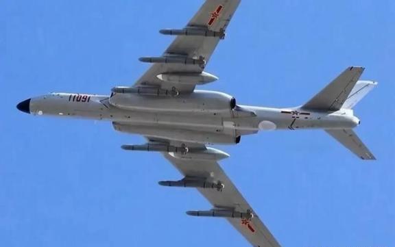 为何中国反复升级轰六轰炸机群？因为说白了，压根就是歪打正着，本来是技术不够，结果