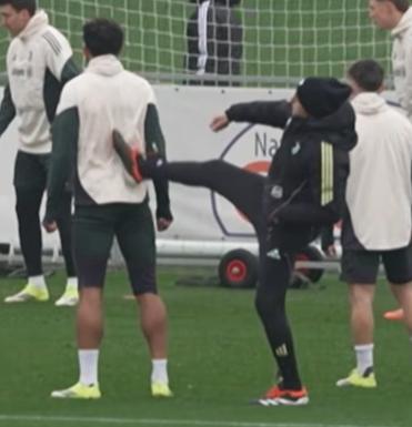 都灵体育报：在恩内斯里转会遇阻后，斯帕莱蒂仍在争取问科莫利寻找一名特定类型的前锋