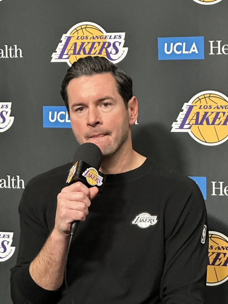 雷迪克谈为什么DNP彪哥：“在詹姆斯复出之前和Vando聊过，告诉了他我会用9人