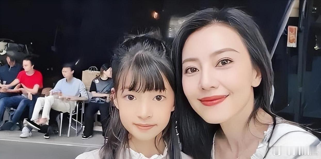 女儿像爸~~​​​