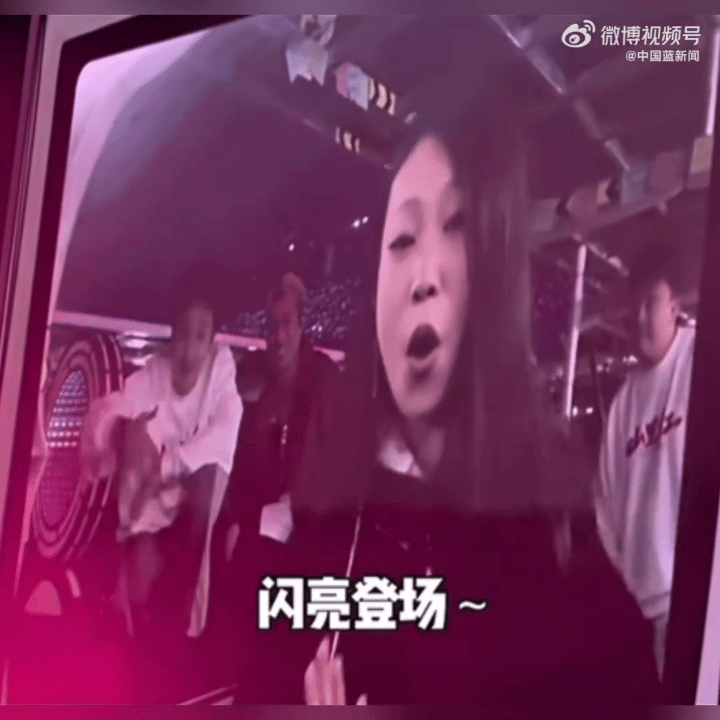 小沈阳苏州演唱会，沈佳润台下认真为爸妈打call，镜头给到她时全场欢呼声直接拉满