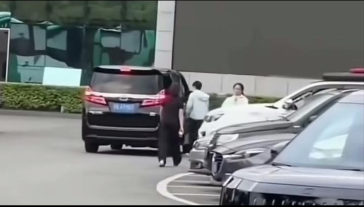 国乒在成都进行世乒赛封闭训练期间，训练强度大、节奏紧凑，4月16日迎来难得的休整