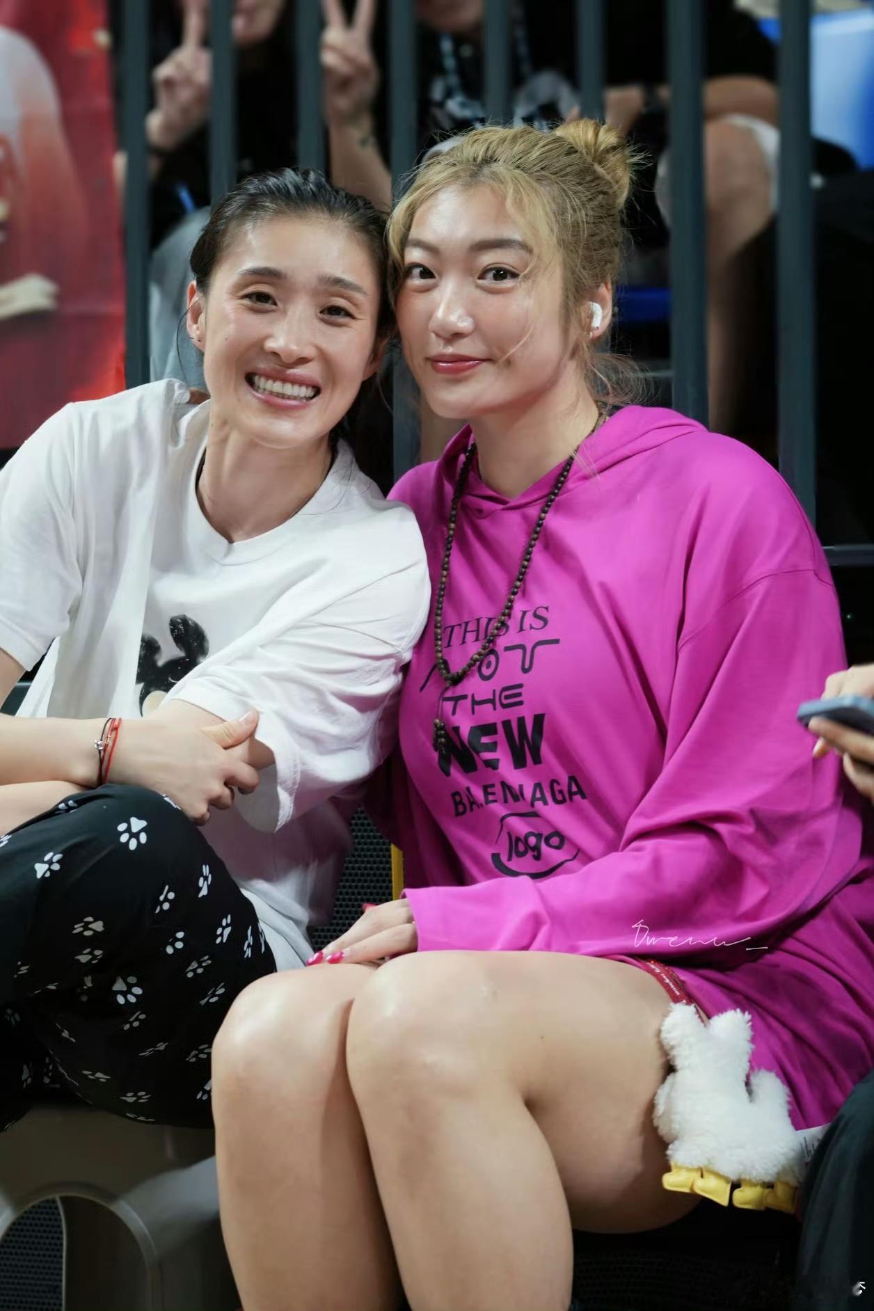 王雪朦三分如雨下，犹如带我回到八一女篮的时刻！刚刚，新疆女篮客场作战，以82