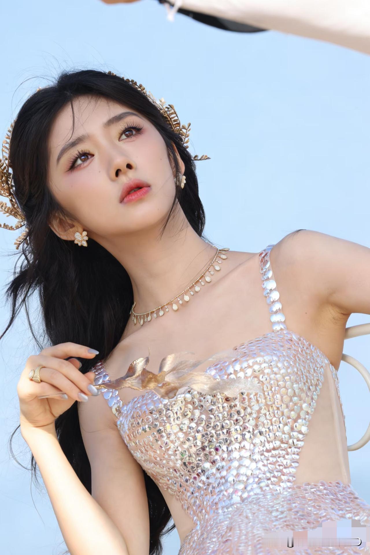 王影璐外拍生图，太美了