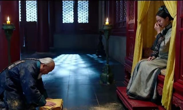 左宗棠平定新疆回京，慈禧屏退旁人低声问：“那人还在吗？”左宗棠愣了一瞬，慢慢叩首