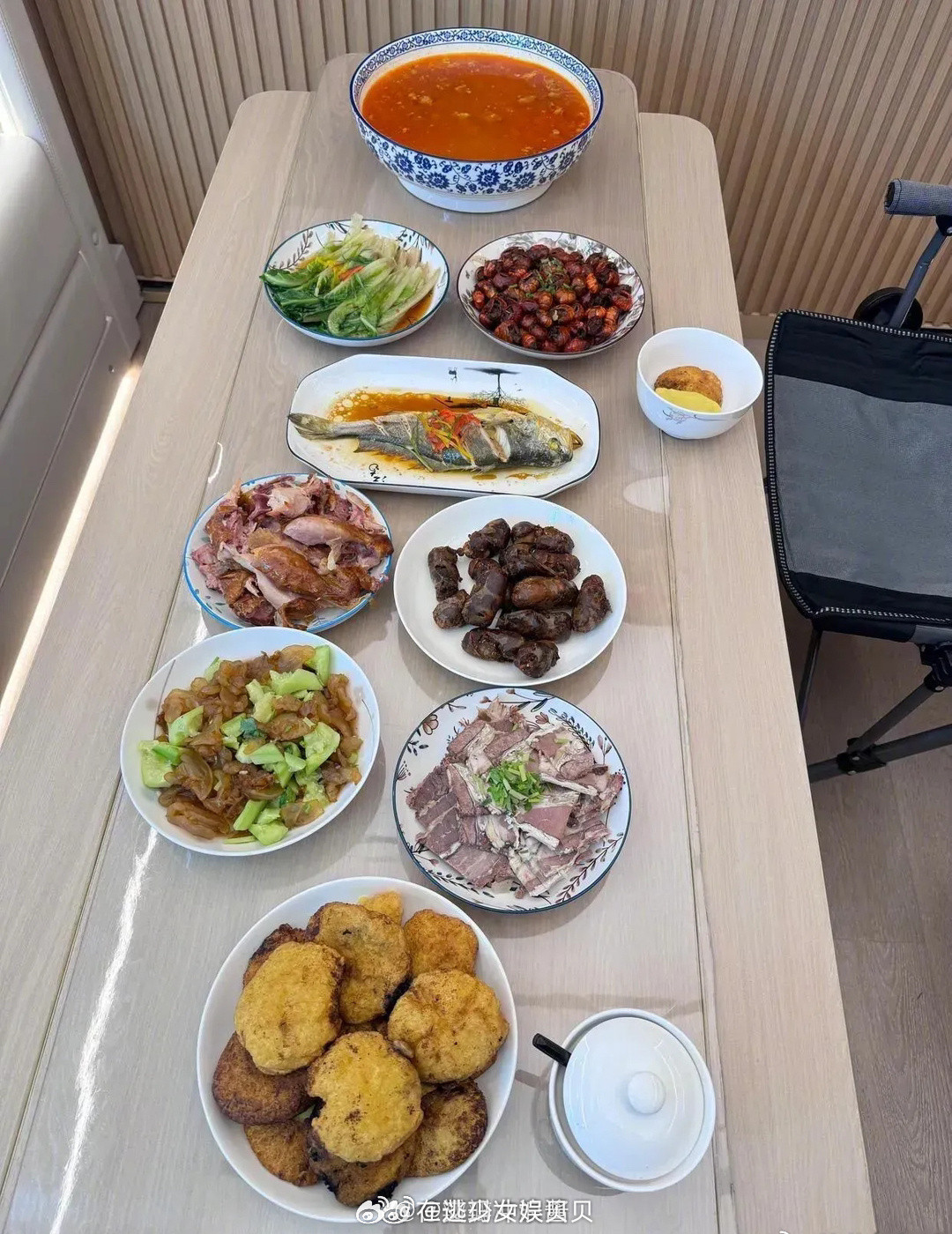 黄晓明过年的饭菜真接地气……