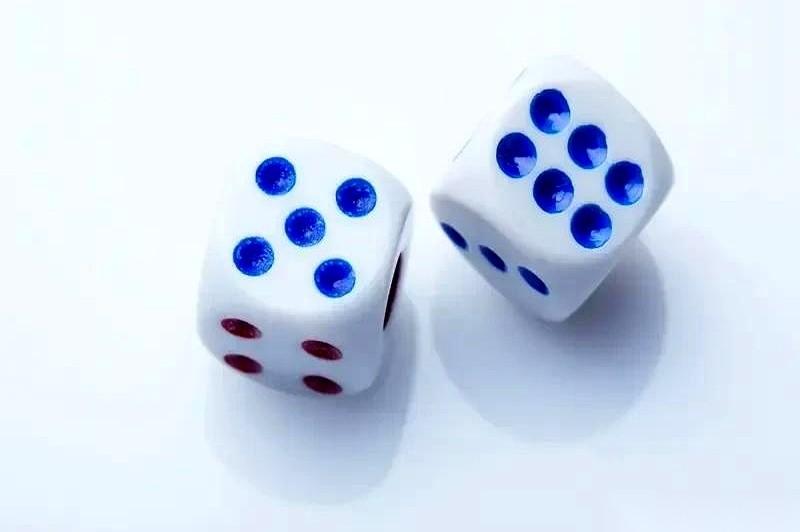 讲真，以前我也觉得，男人出轨就是天塌了。是底线，是原则，是没得商量的事。直到