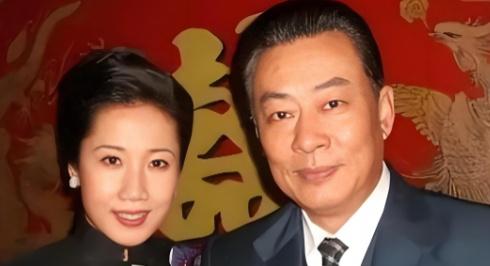 1984年,宝贝儿子患了癫痫病,不久后,王诗槐离婚,和有智力残疾的儿子相依为命,