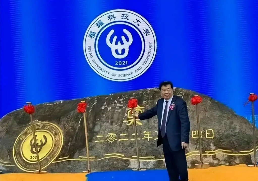 同样是办学，曹德旺还是不如雷军精明！雷军向母校武汉大学捐赠13亿，设立雷军班和