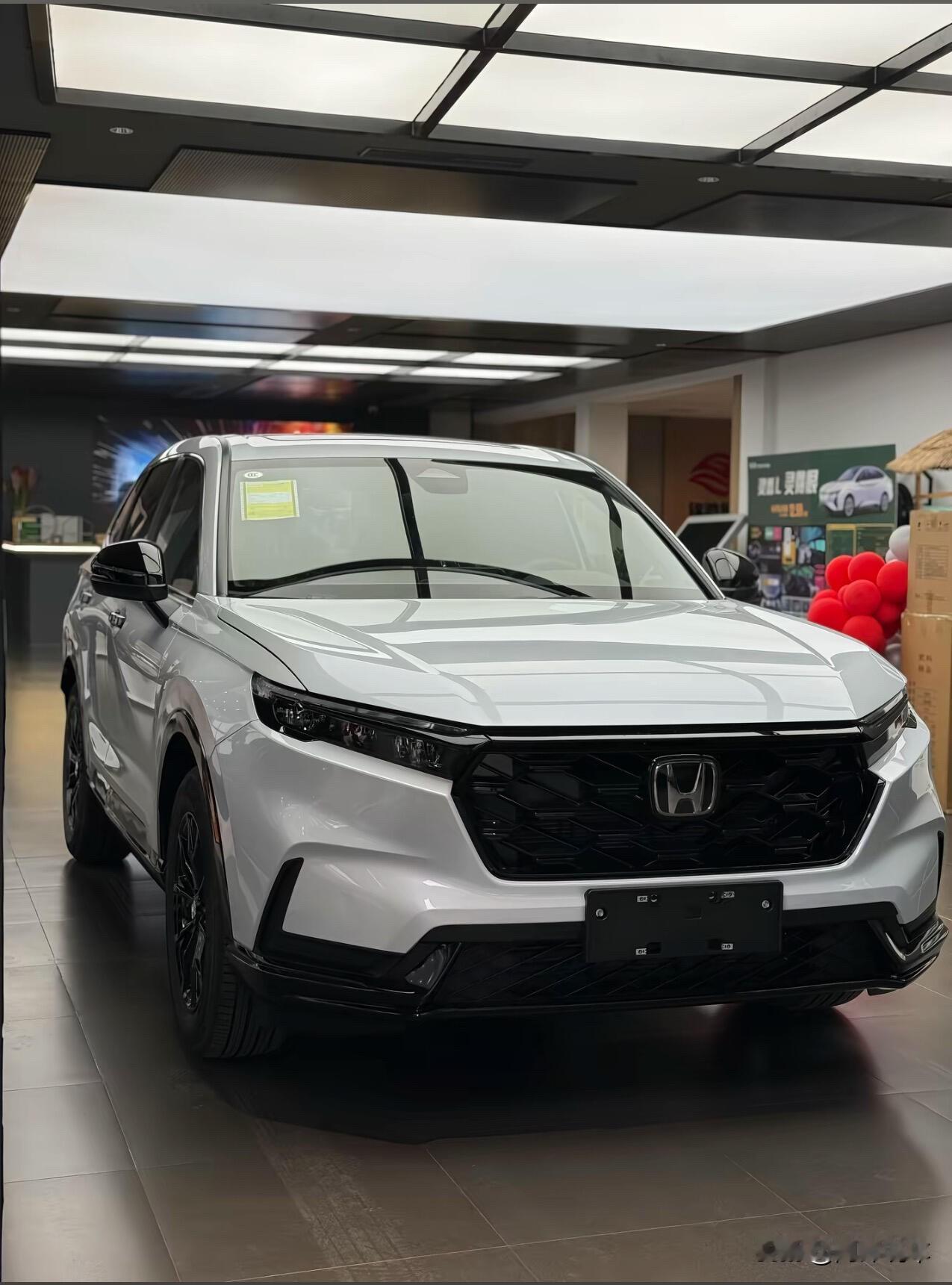 经常有朋友问我:“本田CR-V和丰田汉兰达哪个好?”其实这俩车压根不是一个“赛道