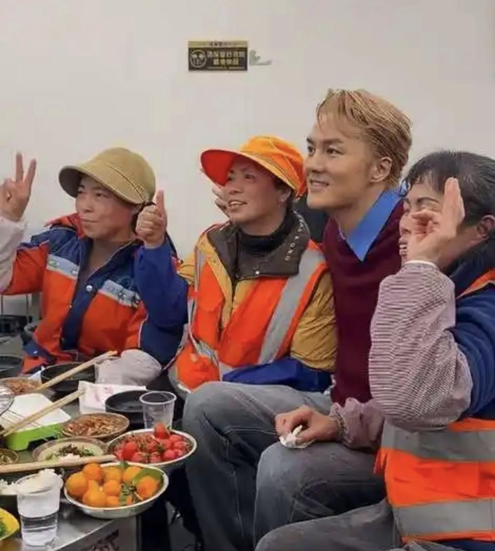 台湾歌手吴克群，干了一件我想都不敢想的大事！2026年4月9日，他以一篇《