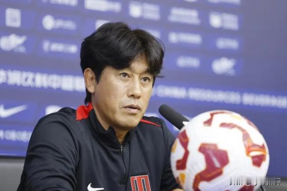 谁也没料到，一位韩国教练竟会为中国足球的处境焦急不已，成都蓉城的教练徐正源说他