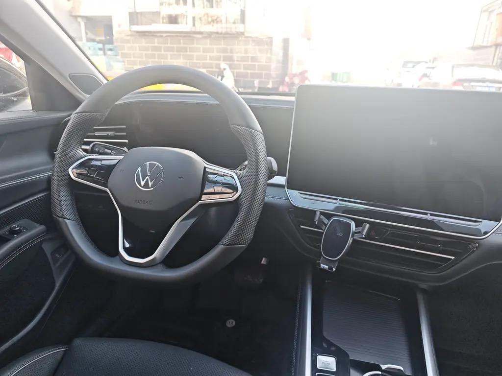 作为一名开了6年燃油车的老司机，我试过网上各种“省油偏方”，也踩过不少坑。今天就