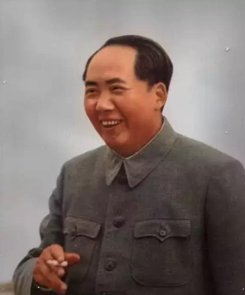 张云逸赴华野后，陈毅先笑脸相迎，随后突然严肃起来，众人不解，唯有郭化若看懂其中缘