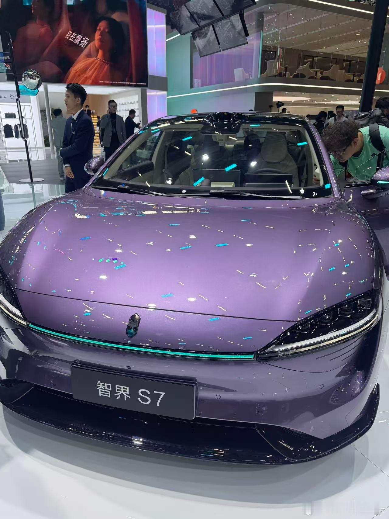 智界广州车展2.0战略发布会上看起来新款R7/S7好开，好玩智能辅助驾驶全国都能