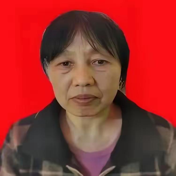 1983年春节，李发英与同村军人陶荣华举办了简朴的婚礼。新婚刚满20天，部队加急