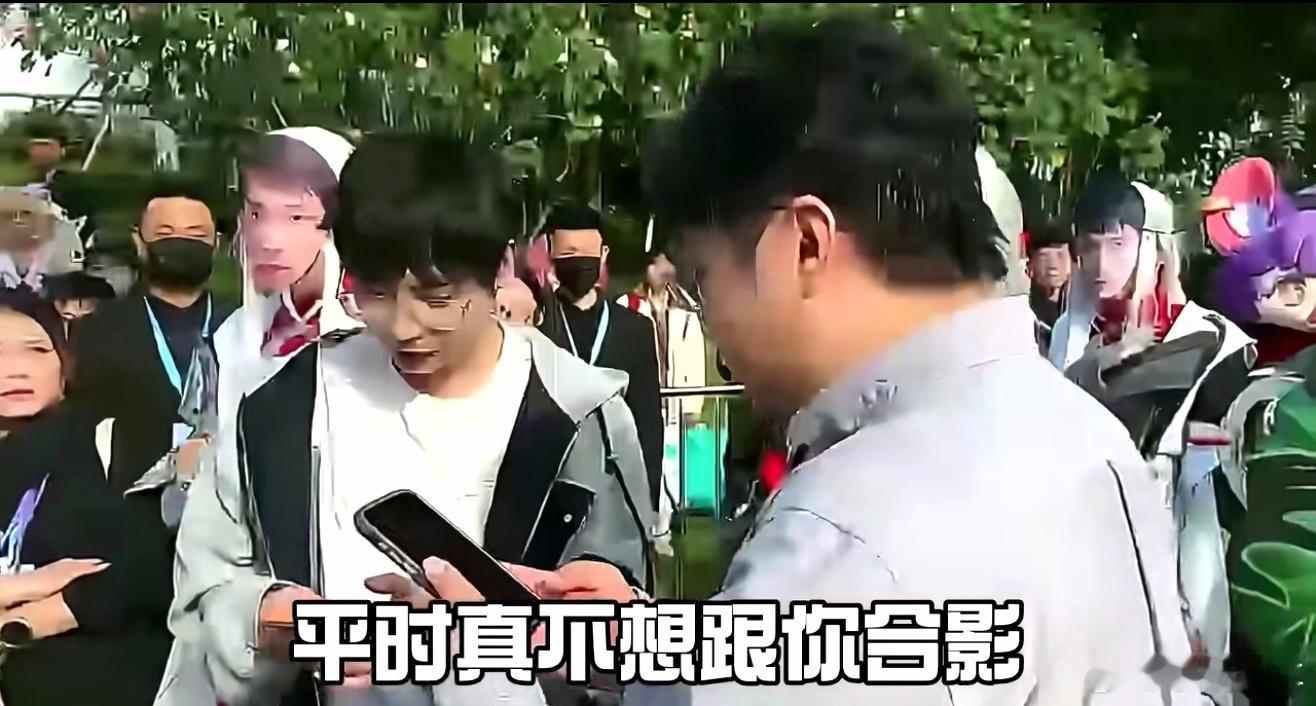 一年一度梦泪羞辱仪式今天笑一天梦泪了，这次COS凤求凰要合影笑死了[笑着哭][泪奔
