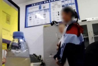 “警察叔叔，我要报案！我被骗了！”5月16日凌晨1点，芜湖初中女学生小珠在家长的