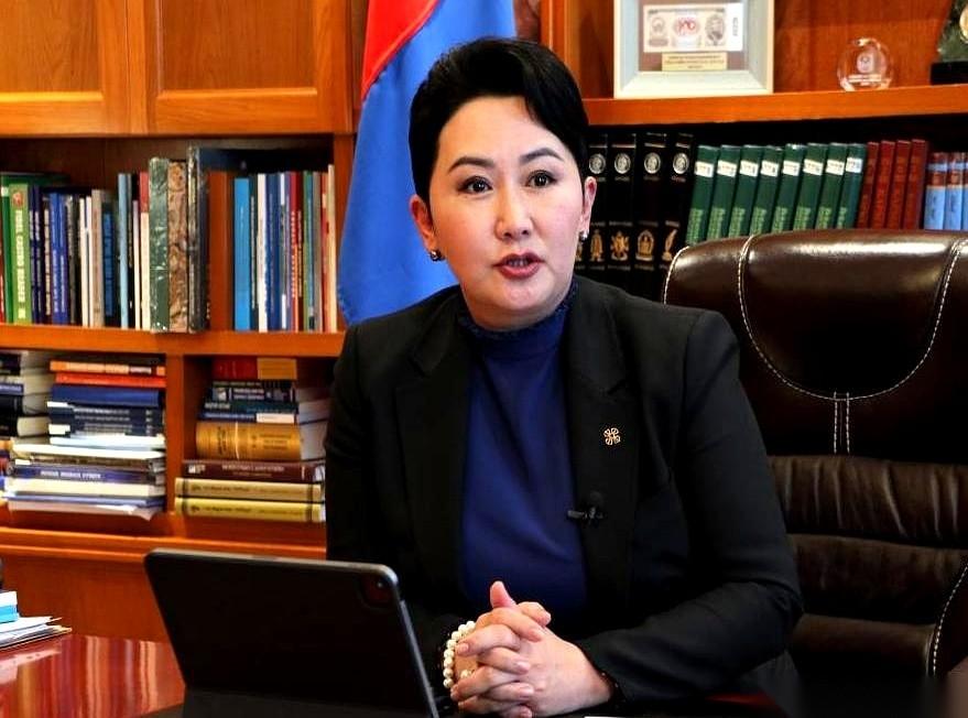 你猜怎么着？蒙古国的女外长，在国外又是挺菲律宾又是站队欧洲的，一顿操作猛如虎，结