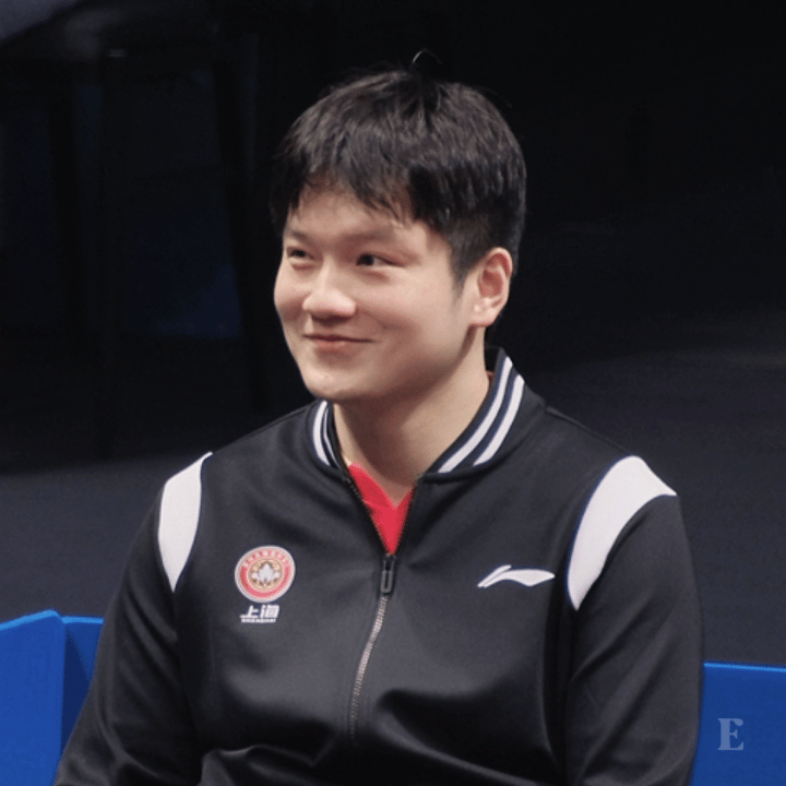 杨指导喊了暂停问樊振东：你是不是想4:0拿下？樊振东说：没有这么想。杨指导