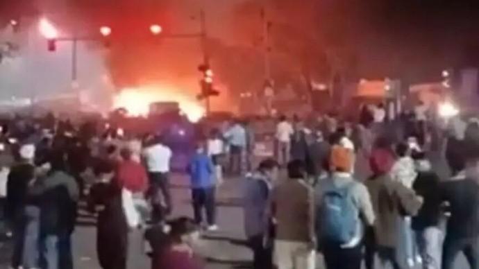 新德里传来一声巨响，数十人当场被炸死，印度不敢再甩锅巴基斯坦根据媒体报道，就在