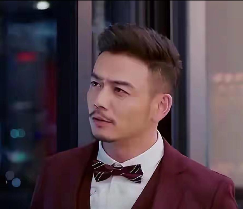 曾被央视点名、传绯闻刘涛，杨烁如今判若两人！凭借《欢乐颂》小包总