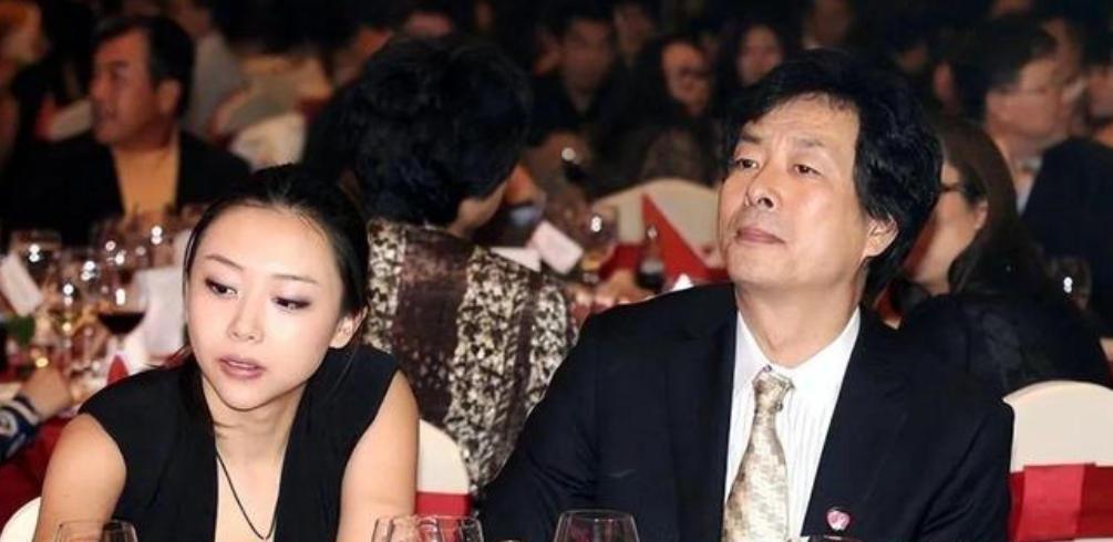 2007年，演员濮存昕说：“我女儿濮方在美国留学时，谈了个韩国男朋友，回国后她要