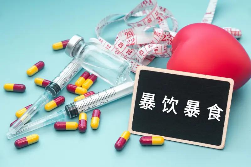 促炎食物（少食用，易诱发慢性炎症）精制碳水（白米、白面、糕点）、高糖高油（