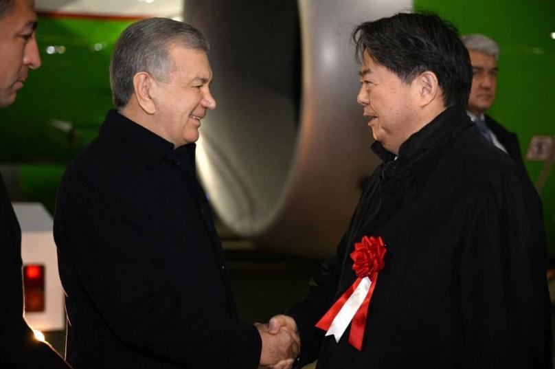 12月18日，乌兹别克斯坦总统沙夫卡特・米尔济约耶夫到达东京，开始对日本进行访问