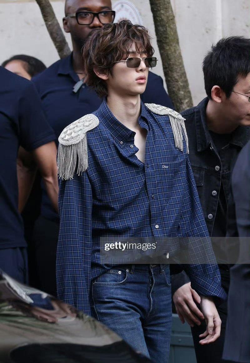 金主训超话今天看秀造型太精致贵气了不愧是chillguy超绝比例看的我好爽