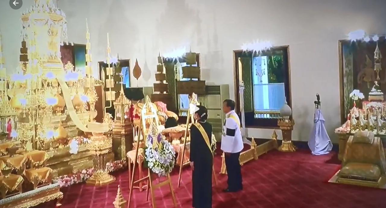 帕公主灵柩移送到大皇宫，国王为嫡长女供奉了最大级的金棺和七层白盖伞，整套礼制突破
