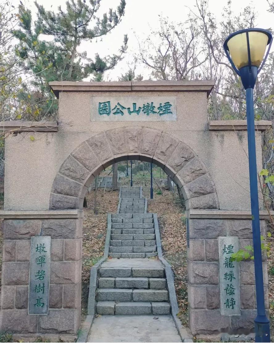 很美！青岛李沧区这个名不见经传的山头，如今火爆出圈，看日落绝美！青岛李沧烟墩