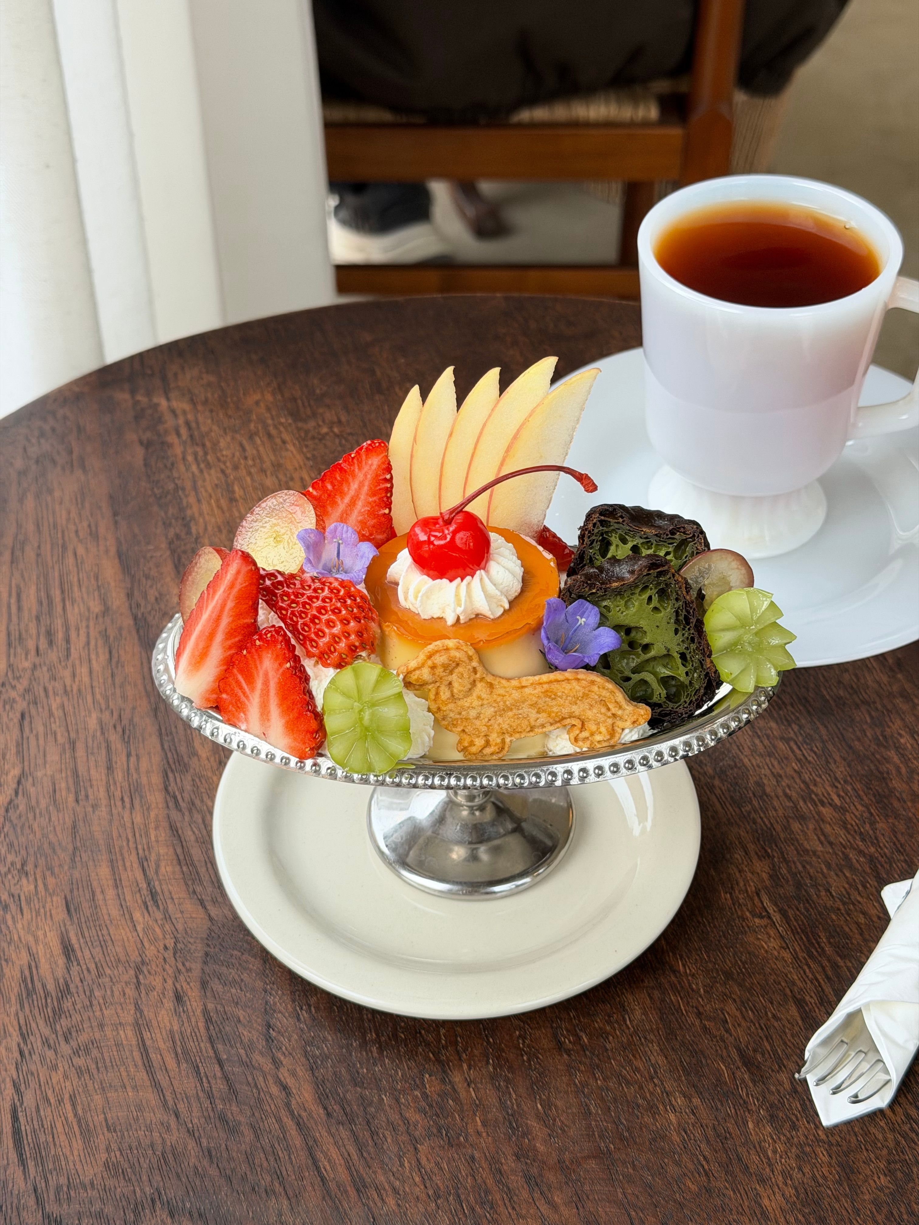 吃到漂亮甜品真的心情好好！因为离得近已经是第四次来这家店了终于吃到了隐藏菜单小狗