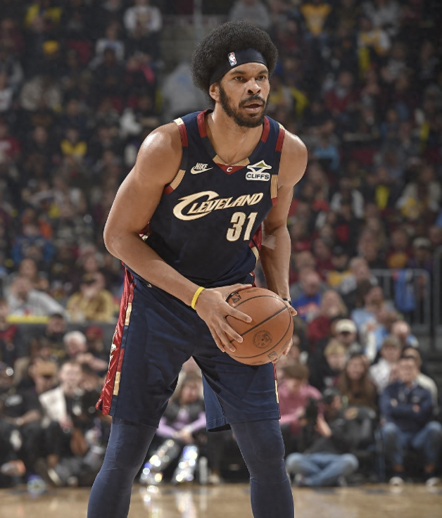 看阿伦的比赛观感真的比阿祖强太多。阿伦除了终结能力强，有护框外，我发现还有两个优