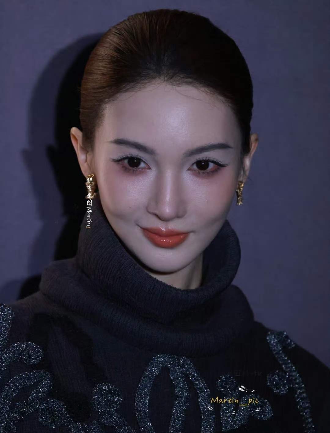 金晨医美金晨以前多有灵气，现在医美过度的感觉，鼻翼看着不自然，笑起来还有点僵硬