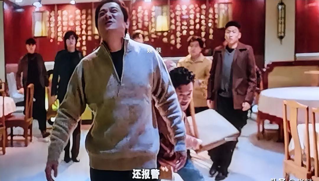 他终于还是杀了那个地痞，但法院的判决书，却写了整整三页‘情有可原’。大涛在东风