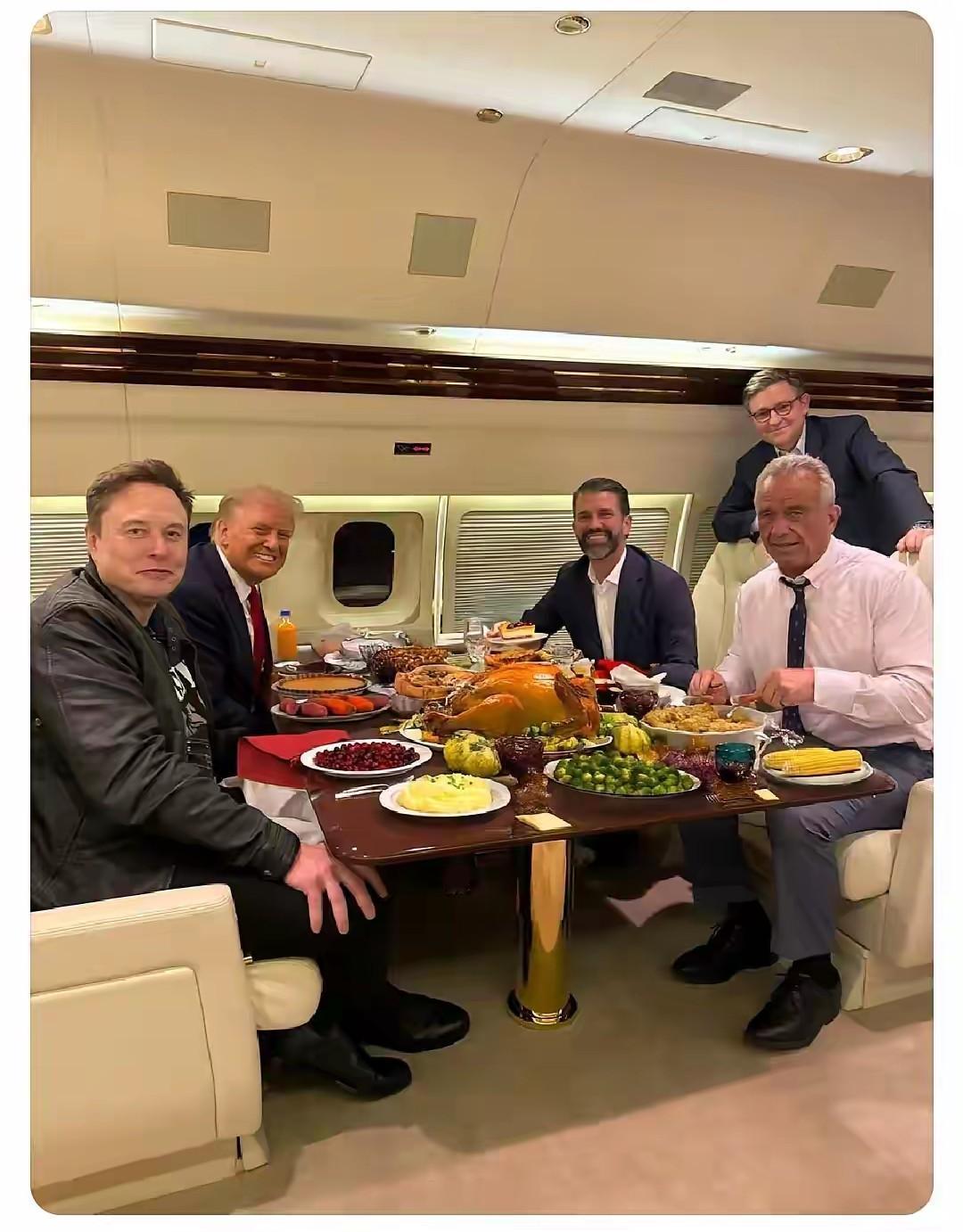 讲真，这五位大佬的感恩节火鸡大餐真不怎么样！搁俺们华夏大地，哪一家春节家里的聚餐