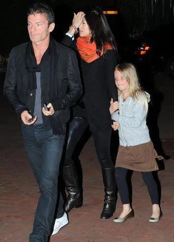 章子怡是真的很喜欢小孩，她年轻时就说最大的梦想是结婚生子，那时和外国男友vivi