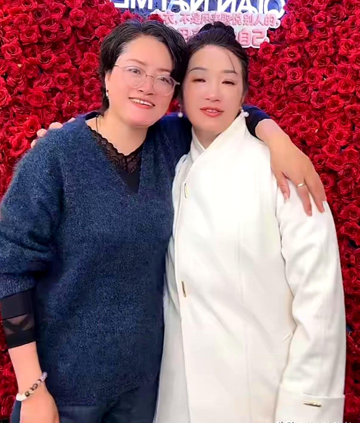 一年前二十万在线，如今只剩三千人。去年四月，寻子二十四年的单亲快递妈妈迎来高