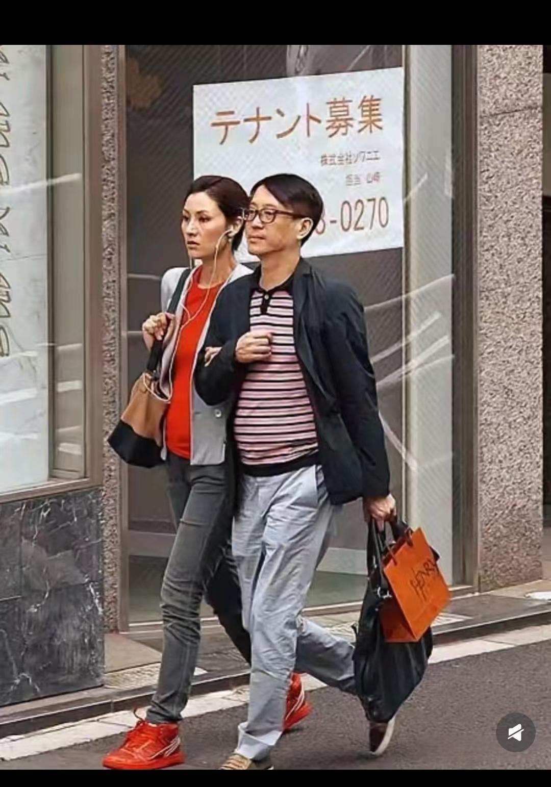 女神和她老公两个人在日本街头的照片！女神一辈子争强好胜，谁能她到她费劲吧啦嫁进