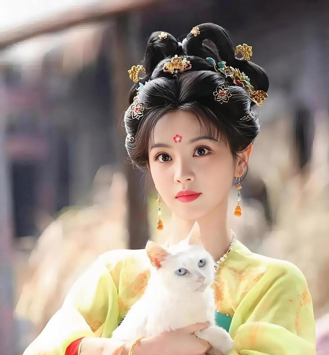 这下可麻烦了，内娱怕是没几个男明星敢跟田曦薇搭戏了。原因也很简单：跟她合作过的