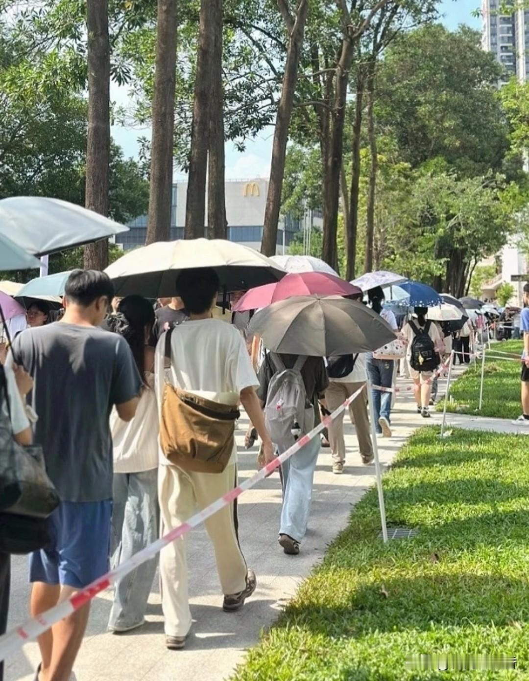 三伏天热浪来袭！防暑别只靠空调，居家外出这些要点记牢…今年三伏天又闷又