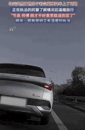 泪目！北京五环的夜风里，摩托大哥被交警拦下，他肩膀剧烈发抖，哽咽着重复“我妈