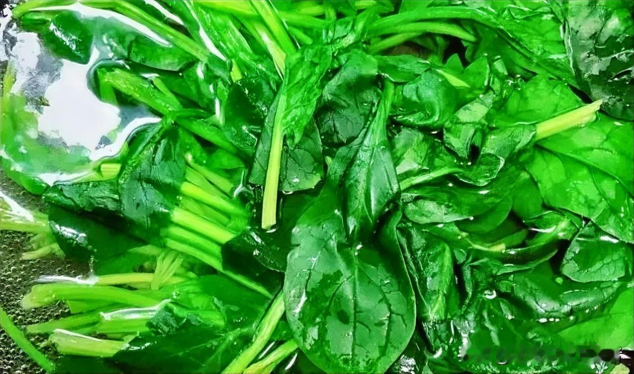 终于明白为何我妈做饭总喜欢先给食材焯一遍水了。所谓“飞水”，也就是粤菜里常说的